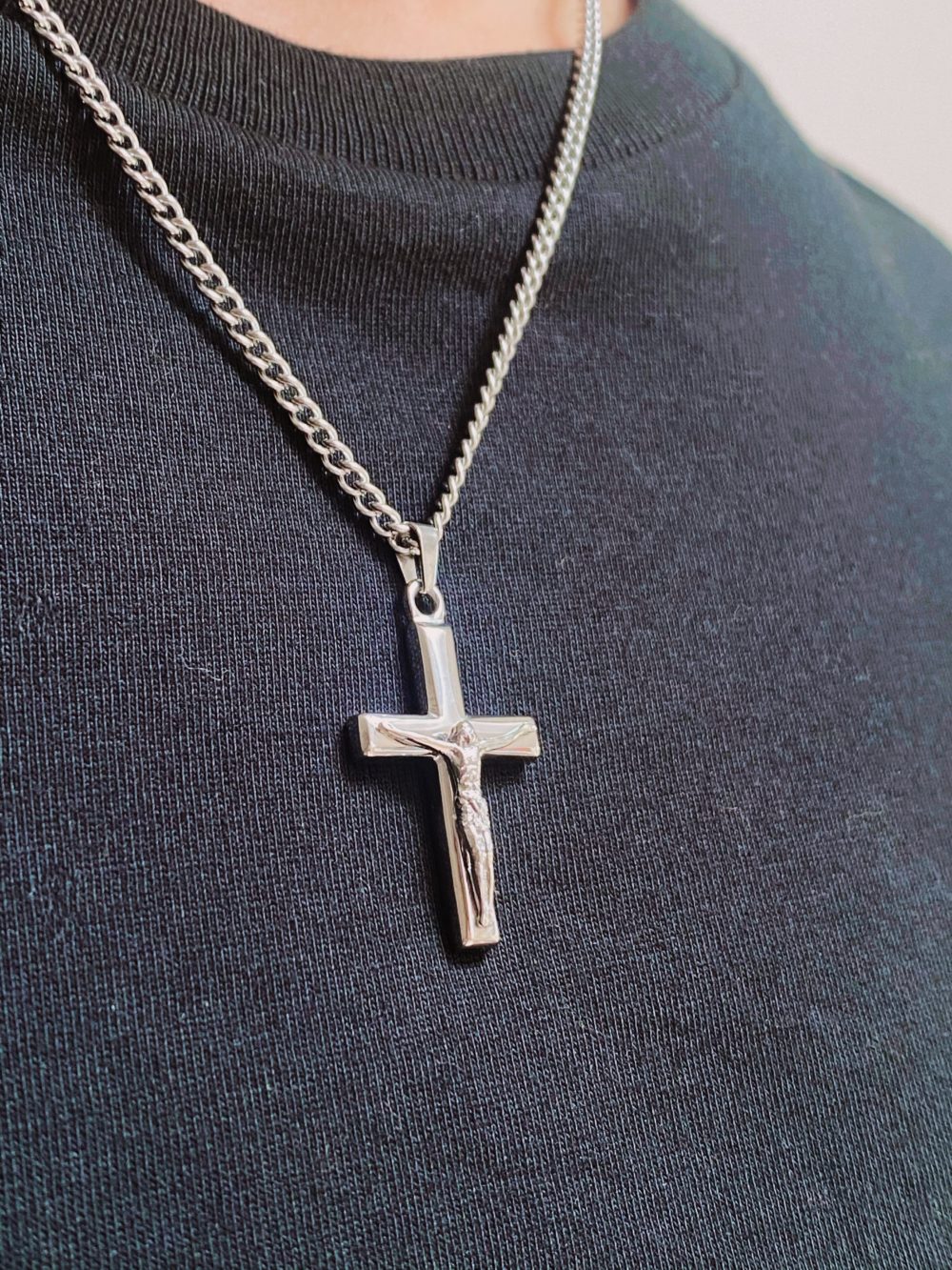 Silver Crucifix Necklace | 20-22 Inches | Alfred & Co. London